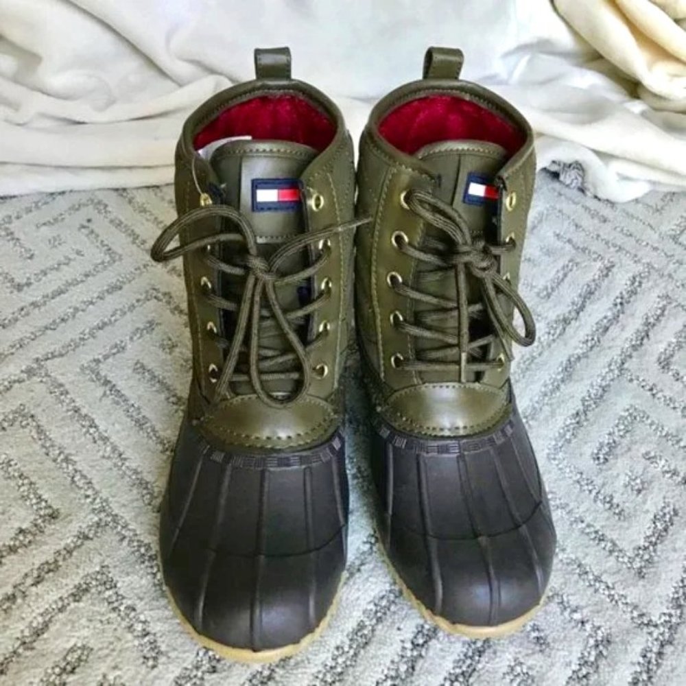 Tommy Hilfiger Women’s Lace up Duck Boots-size 7